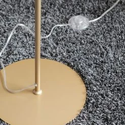 Dyberg Larsen Lampadaires Lampadaire à Ailettes Polycarbonate Blanc, Pied Laiton, H150 Cm D35 Cm -Lampadaires || Lustres || Guirlandes et décorations lumineuses Soldes lampadaire a ailettes polycarbonate blanc pied laiton h150 cm d35 cm 3