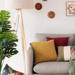 Maisons Du Monde Lampadaires Lampadaire En Bois De Pin Beige Et Abat-jour En Lin Recyclé H149 -Lampadaires || Lustres || Guirlandes et décorations lumineuses Soldes lampadaire en bois de pin beige et abat jour en lin recycle h149 1000 10 30 228031 2