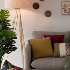 Maisons Du Monde Lampadaires Lampadaire En Bois De Pin Beige Et Abat-jour En Lin Recyclé H149 -Lampadaires || Lustres || Guirlandes et décorations lumineuses Soldes lampadaire en bois de pin beige et abat jour en lin recycle h149 1000 10 30 228031 3