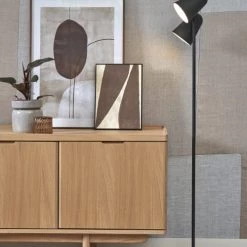 It's About Romi Lampadaires Lampadaire En Fer Noir, H. 145cm 11 It's About Romi Lampadaires Lampadaire En Fer Noir, H. 145cm -Lampadaires || Lustres || Guirlandes et décorations lumineuses Soldes lampadaire en fer noir h 145cm 3