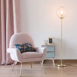 Maisons Du Monde Lampadaires Lampadaire En Métal Doré Et Globe En Verre H152 -Lampadaires || Lustres || Guirlandes et décorations lumineuses Soldes lampadaire en metal dore et globe en verre h152 1000 1 39 195076 2