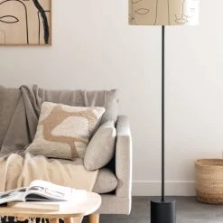 Maisons Du Monde Lampadaires Lampadaire En Métal Noir, Bois D'acacia Et Abat-jour En Coton écru à Motifs Visages H145 -Lampadaires || Lustres || Guirlandes et décorations lumineuses Soldes lampadaire en metal noir bois d acacia et abat jour en coton ecru a motifs visages h145 1000 2 21 221257 3