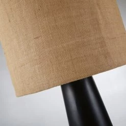 Maisons Du Monde Lampadaires Lampadaire En Métal Noir Et Abat-jour En Jute H149 -Lampadaires || Lustres || Guirlandes et décorations lumineuses Soldes lampadaire en metal noir et abat jour en jute h149 1000 9 18 210758 2