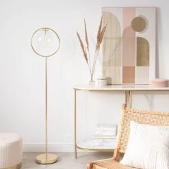 Maisons Du Monde Lampadaires Lampadaire Globe En Verre Et Métal Doré -Lampadaires || Lustres || Guirlandes et décorations lumineuses Soldes lampadaire globe en verre et metal dore 1000 11 25 211134 4