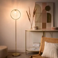 Maisons Du Monde Lampadaires Lampadaire Globe En Verre Et Métal Doré -Lampadaires || Lustres || Guirlandes et décorations lumineuses Soldes lampadaire globe en verre et metal dore 1000 11 25 211134 5