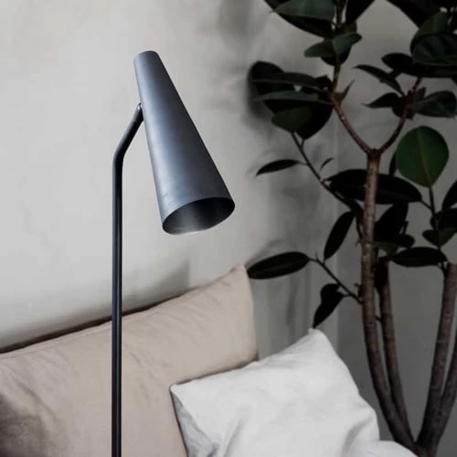 House Doctor Lampadaires Lampadaire Métal Noir H124cm 5 House Doctor Lampadaires Lampadaire Métal Noir H124cm – Image 3