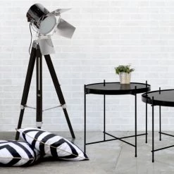 Rendez Vous Déco Lampadaires Lampadaire Trépied En Bois Noir Et Abat-jour En Métal 9 Rendez Vous Déco Lampadaires Lampadaire Trépied En Bois Noir Et Abat-jour En Métal -Lampadaires || Lustres || Guirlandes et décorations lumineuses Soldes lampadaire trepied en bois noir et abat jour en metal 1