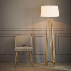 Maisons Du Monde Lampadaires Lampadaire Trépied En Chêne Et Abat-jour Blanc H160 -Lampadaires || Lustres || Guirlandes et décorations lumineuses Soldes lampadaire trepied en chene et abat jour blanc h160 1000 0 16 174471 5