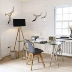 Maisons Du Monde Lampadaires Lampadaire Trépied En Frêne Et Abat-jour Noir H155 -Lampadaires || Lustres || Guirlandes et décorations lumineuses Soldes lampadaire trepied en frene et abat jour noir h155 1000 11 10 190496 2