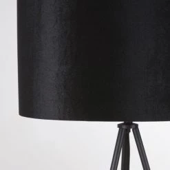 Maisons Du Monde Lampadaires Lampadaire Trépied En Métal Doré Et Noir, Abat-jour En Velours Noir H152 -Lampadaires || Lustres || Guirlandes et décorations lumineuses Soldes lampadaire trepied en metal dore et noir abat jour en velours noir h152 1000 3 23 226630 4